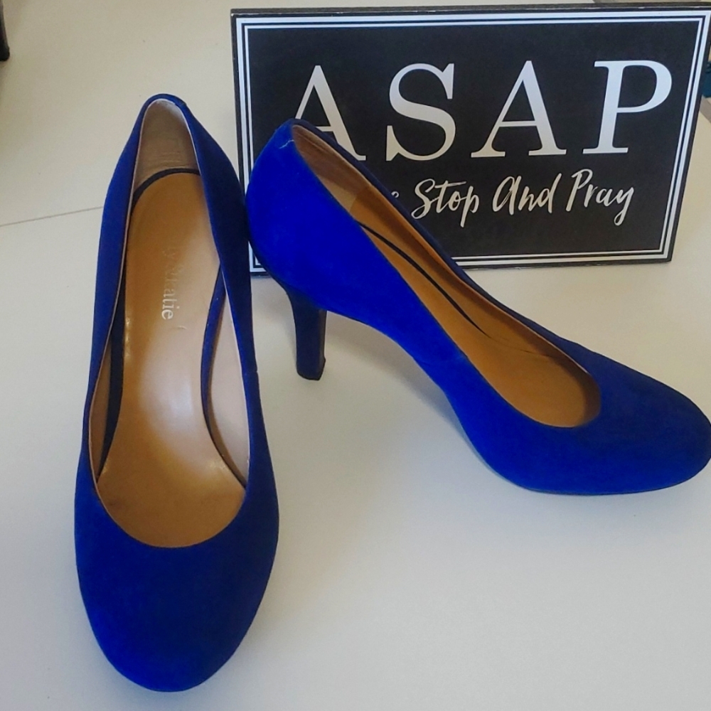 Women's 10B royal blue suede pumps